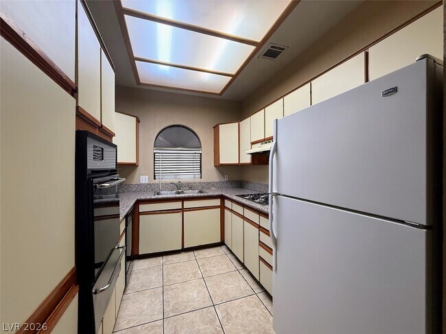 Building Photo - 1403 Santa Margarita St