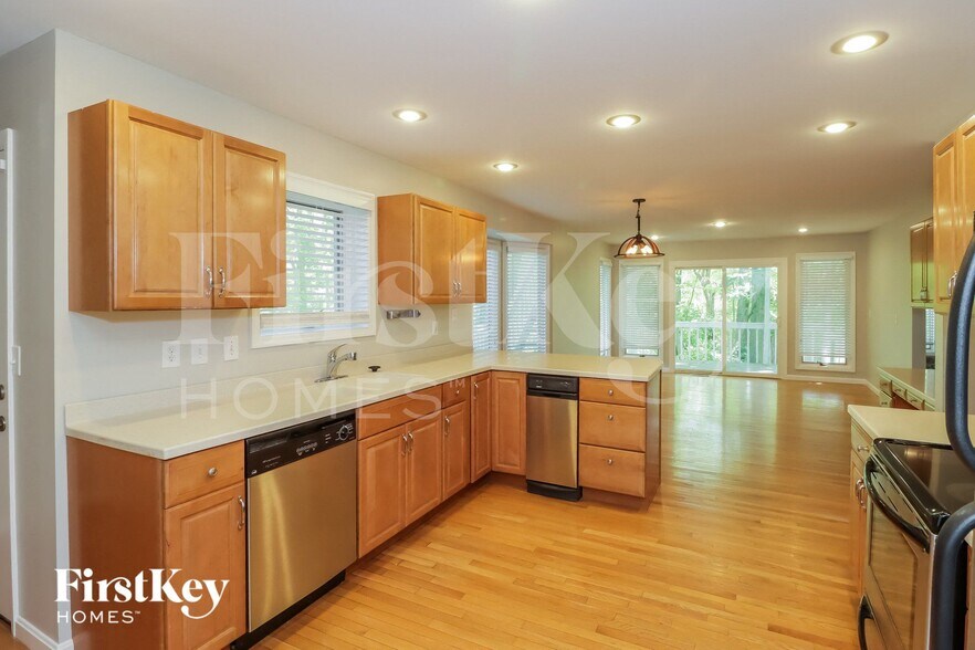 Building Photo - 800 Farview Ave