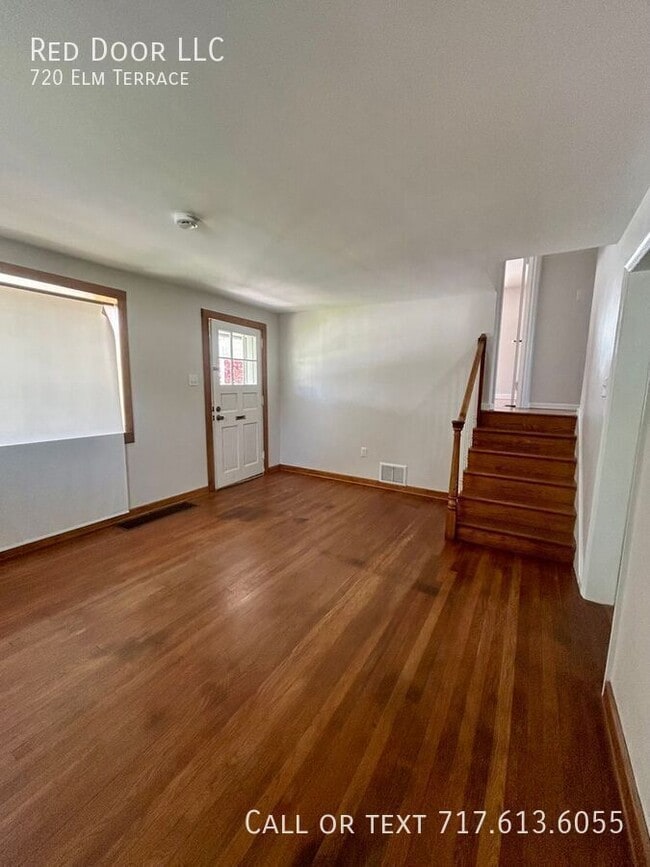 Building Photo - 720 Elm Terrace