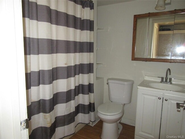 Building Photo - 24 Cromwell Hill Rd