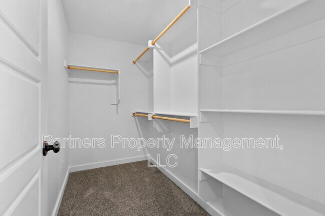 Building Photo - 881 Ventnor Ave