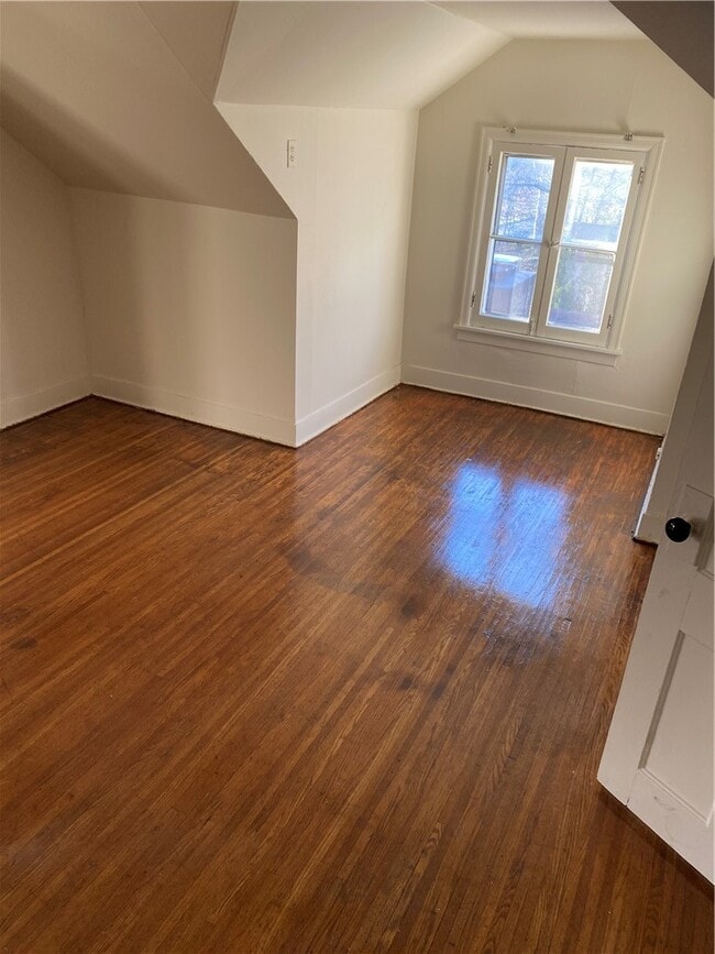 Building Photo - 287 Maplewood Ave