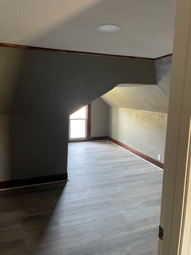 Building Photo - 216 N Lynn St