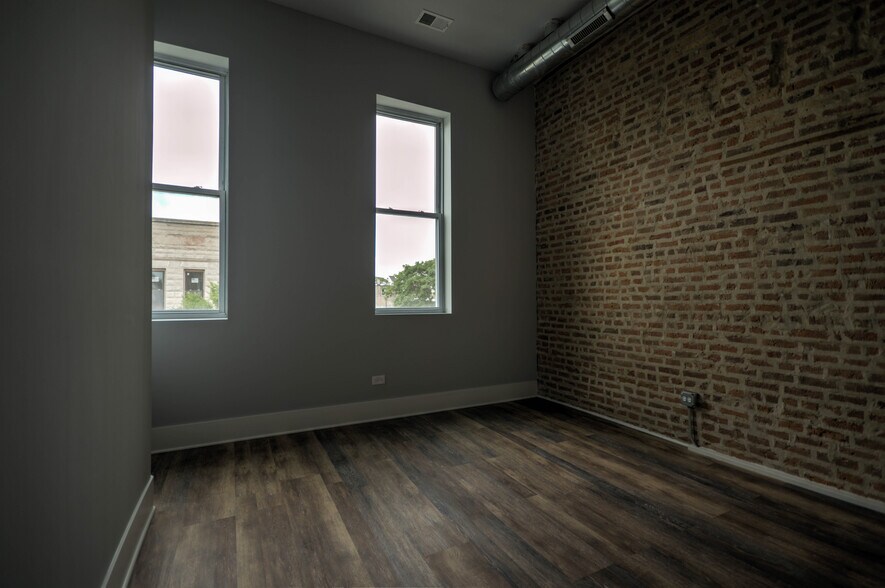 Building Photo - 1750 W 21st Pl