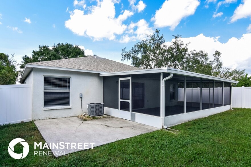 Building Photo - 3232 Fremont Ct