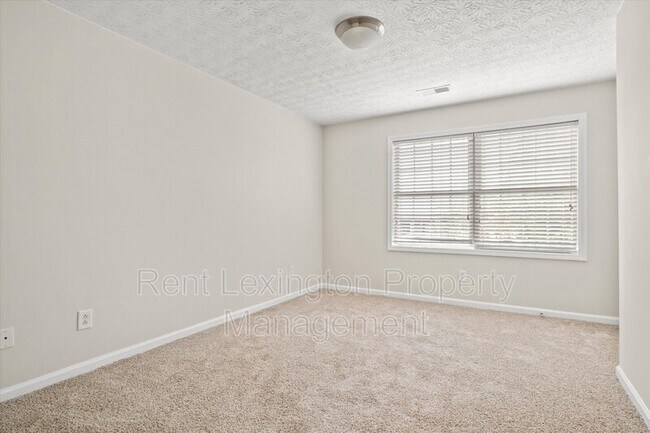 Building Photo - 3084 River Run Trail