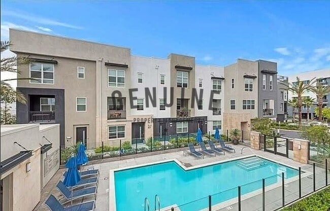 Building Photo - Modern Tri-Level 2Bd 2.5Ba Townhouse in Irvine!