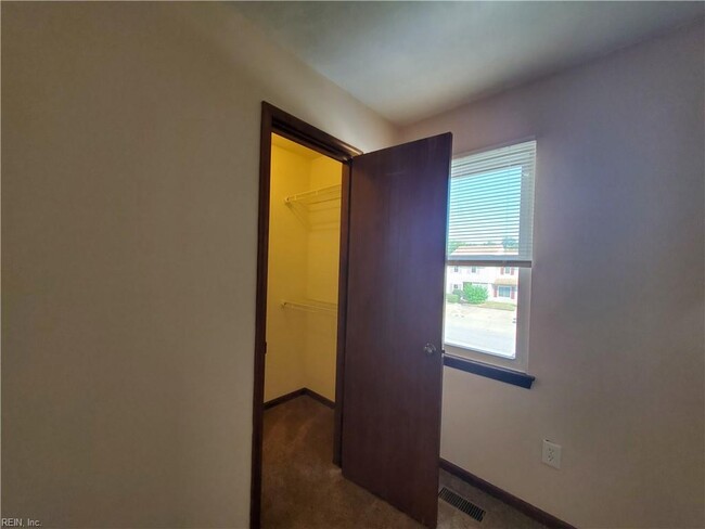 Building Photo - 5489 Davis Way