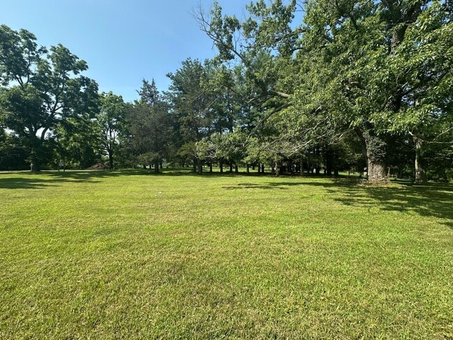 Building Photo - Charming 4 Bedroom House in Bedford