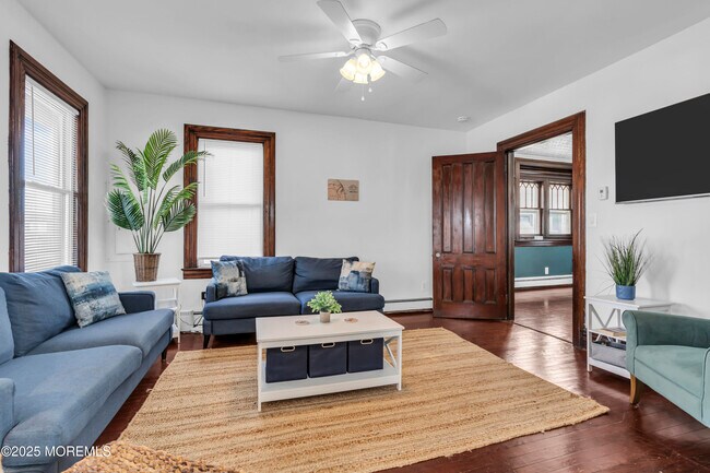 Building Photo - 6 Center St