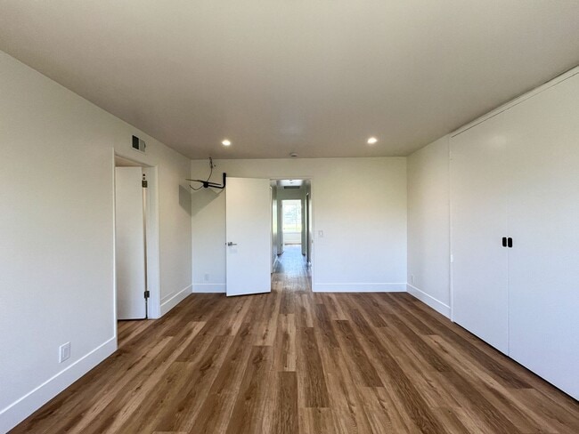 Building Photo - 5281 Tattershall Ave