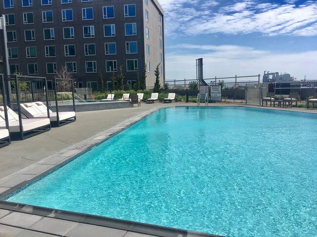 Building Photo - Modern & Spacious 2br/2ba In Mission Bay w...