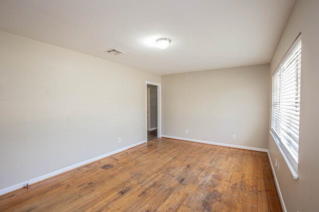 Building Photo - 8805 Woodway Dr