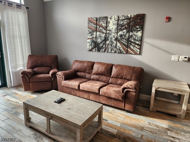 Building Photo - 200 NJ-94