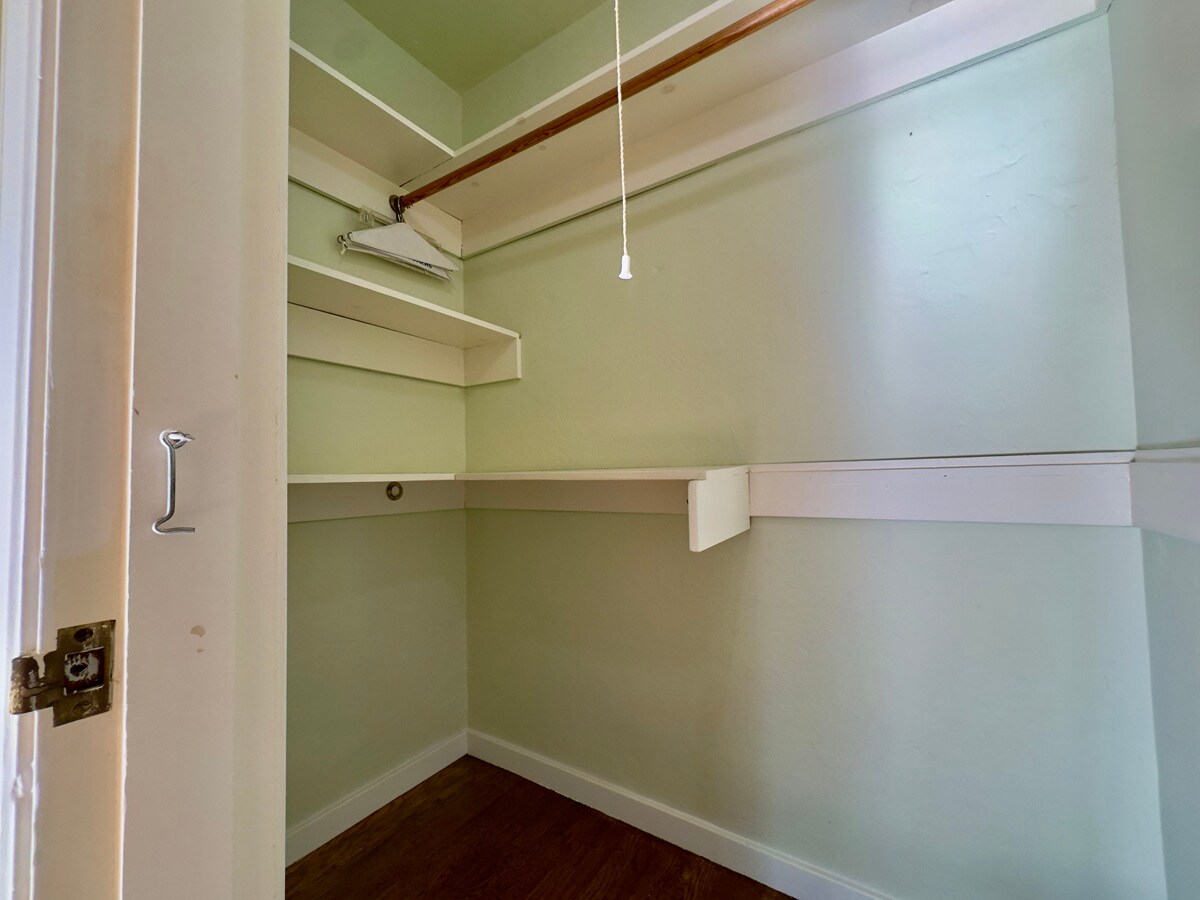 Building Photo - 1645 Scenic Ave