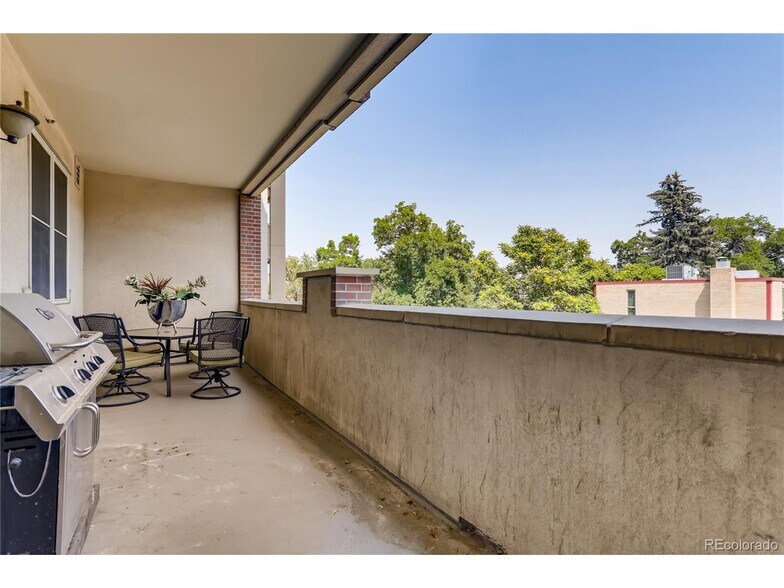 Building Photo - 2200 S University Blvd