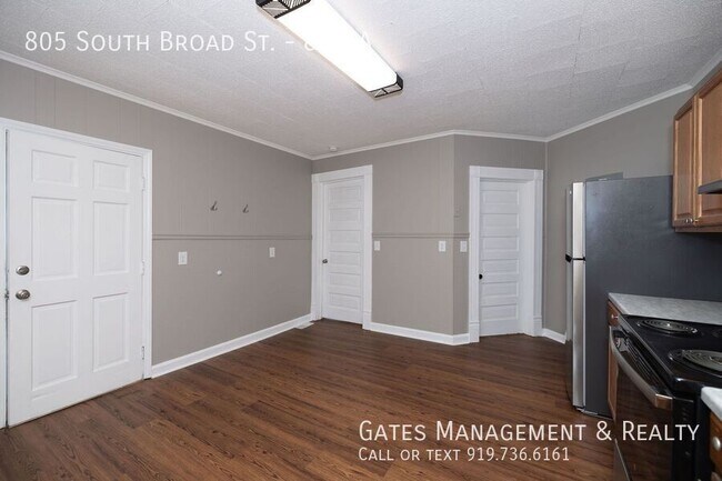 Building Photo - 805 S Broad St