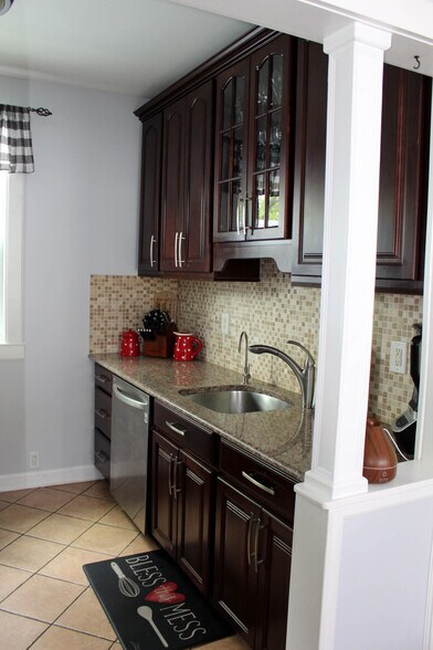 Building Photo - 391 Semel Ave