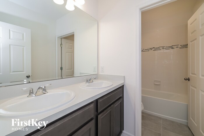 Building Photo - 888 Avenal Ln
