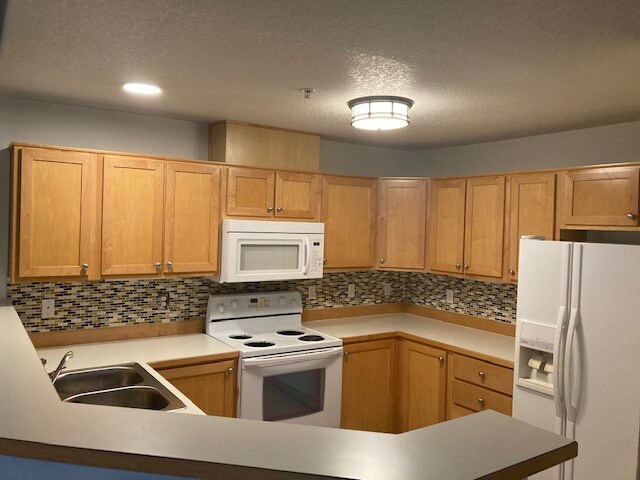 Building Photo - 14735 SW Sandhill Loop