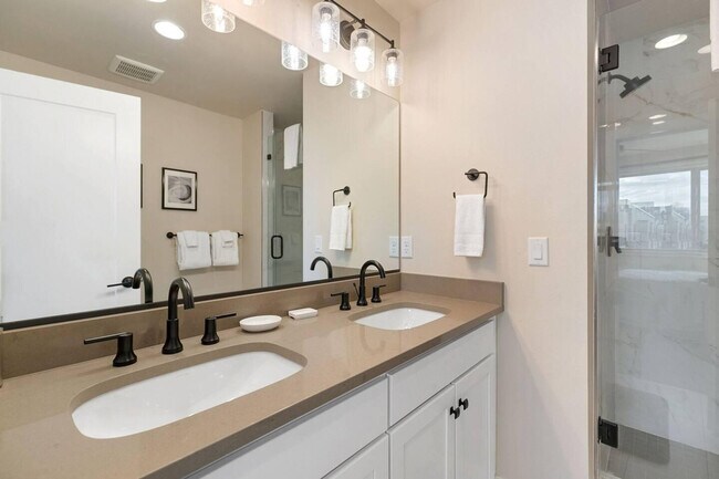 Building Photo - 1688 Quitman St