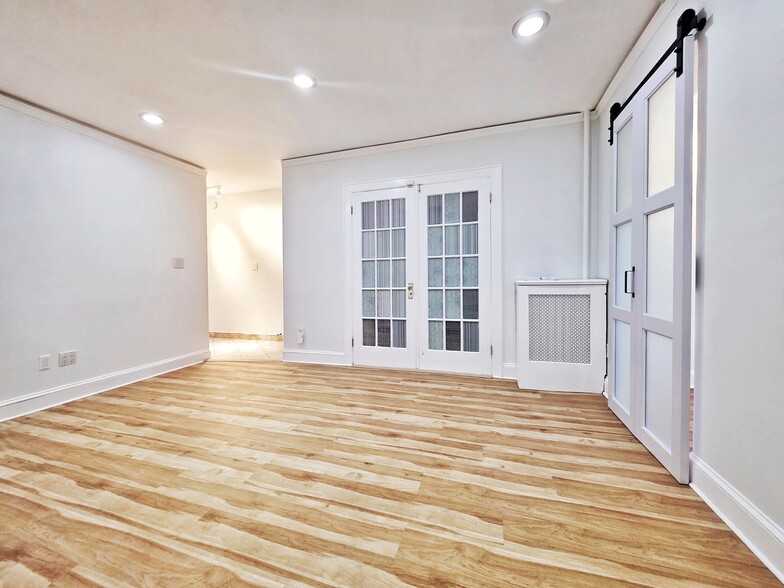 Building Photo - 2218 27th St