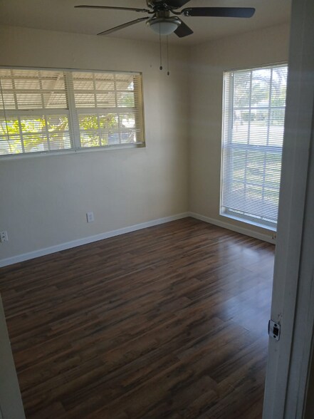 Building Photo - 359 W Dayton Cir