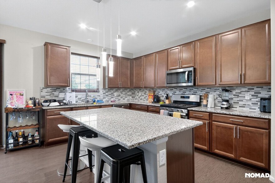 Building Photo - 15980 E Otero Cir