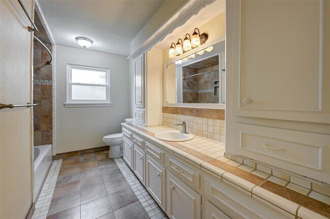 Building Photo - 5403 Clift Haven Dr