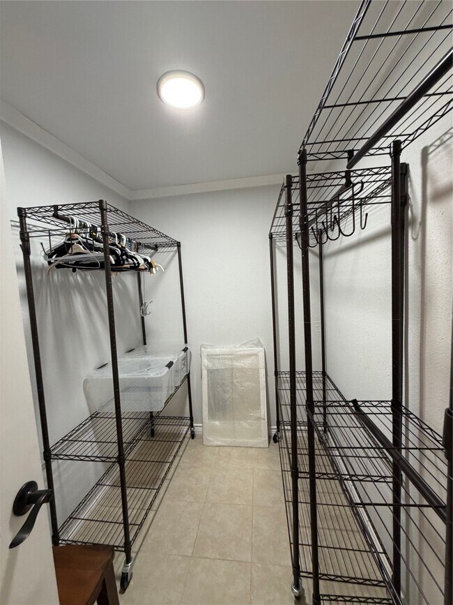 Building Photo - 2120 El Paseo St