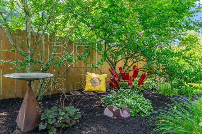 Building Photo - 12100 Maplewood Rd