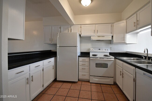 Building Photo - 1448 W Kilburn St