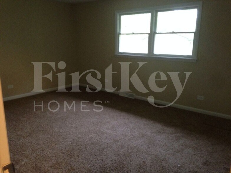 Building Photo - 817 Rose Ln