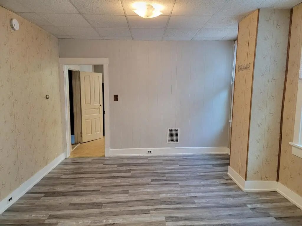 Building Photo - 390 N Clay Rd