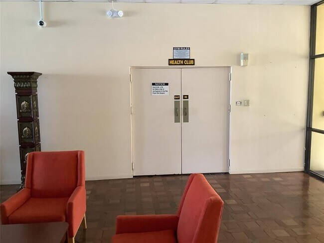 Building Photo - 8220 Sunrise Lakes Blvd