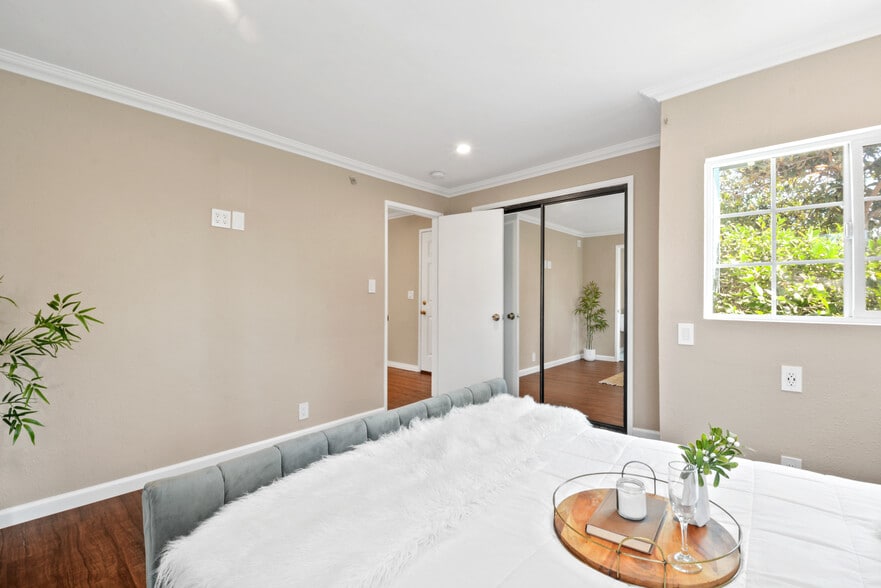 Building Photo - 13439 Roselle Ave