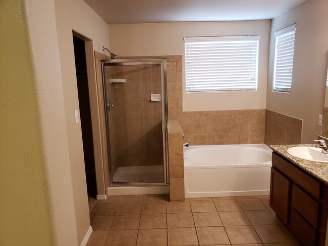 Building Photo - 2541 Prado Del Sol Ave