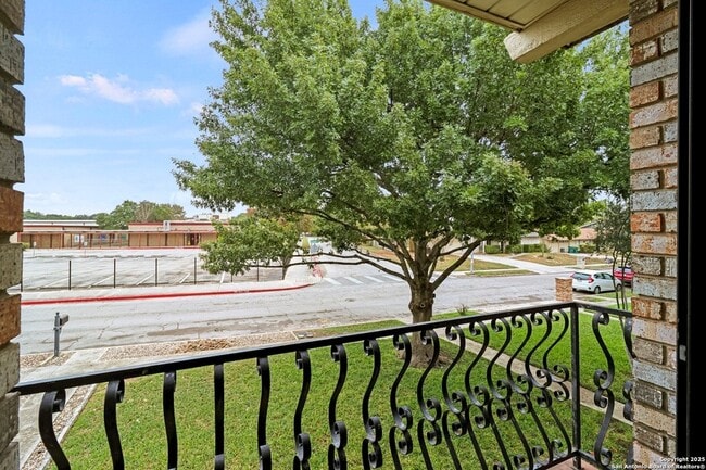 Building Photo - 162 Amistad Blvd