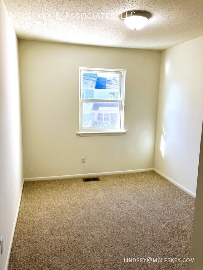 Building Photo - 909 Westminster Ln