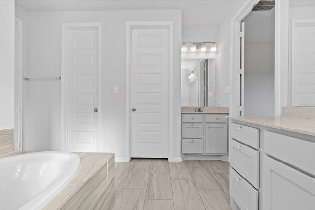 Building Photo - 5030 Morrison Dr