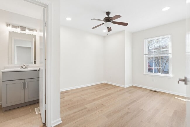 Building Photo - Columbus Station Condo-Ready to move in