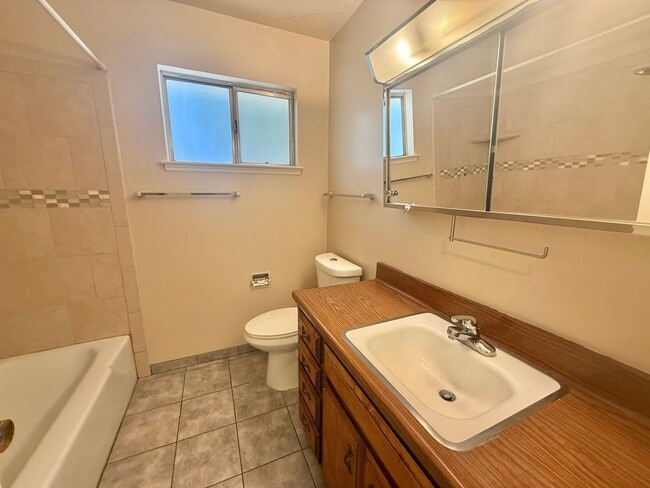 Building Photo - 604 Radcliffe Dr