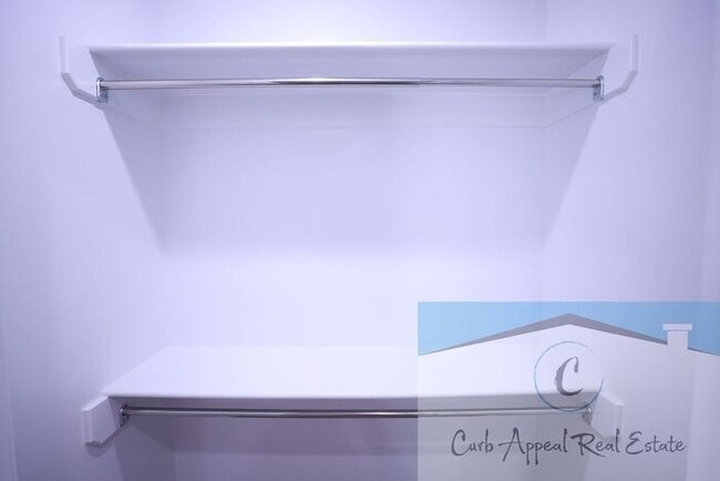 Building Photo - Move in special $700!! Luxury 2 bed, 1 bat...