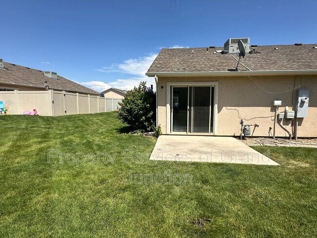 Building Photo - 585 1/2 Belhaven Way