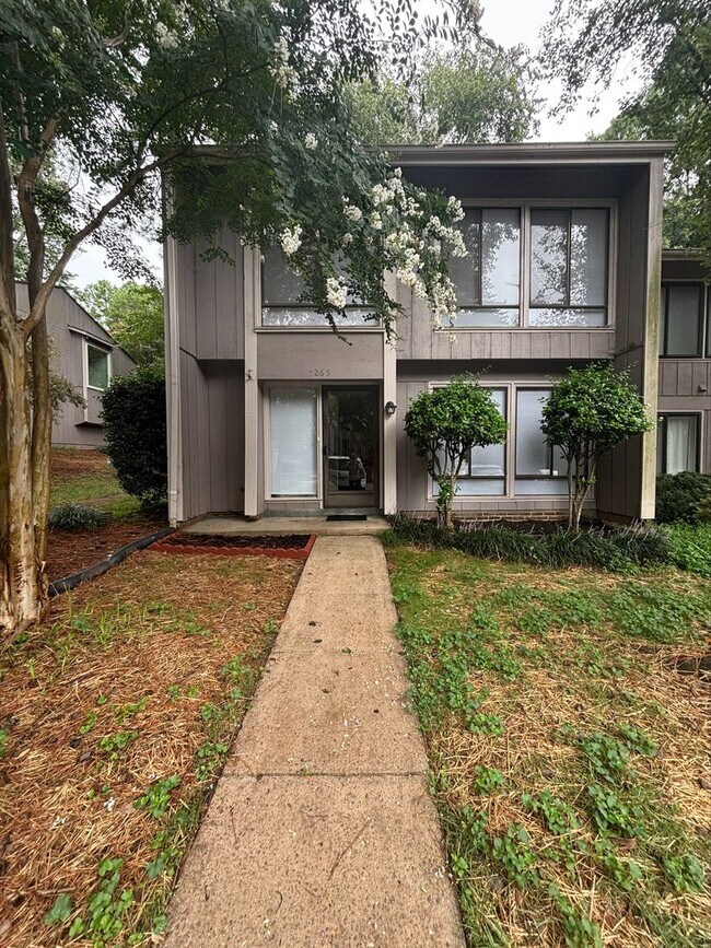 Building Photo - New Listing - Don't Miss Out!