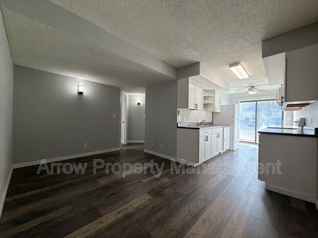 Building Photo - 3405 Holdrege St