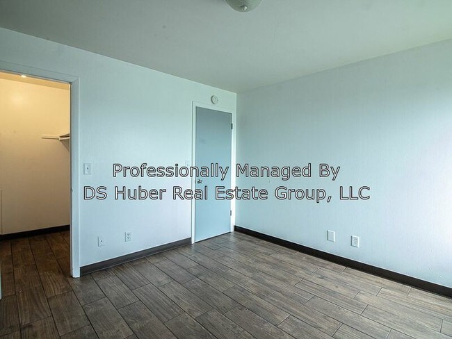 Building Photo - 1310 Sunset Ave