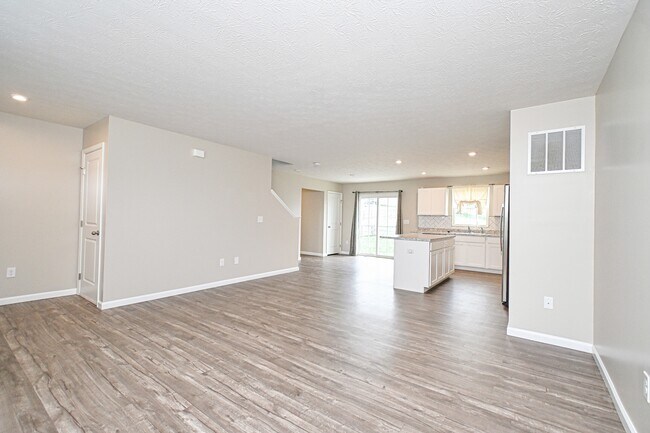 Building Photo - 5697 Julia Kate Dr