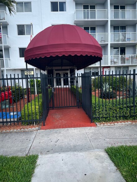 Building Photo - 1251 NE 108th St