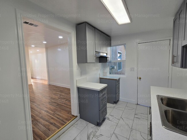 Building Photo - Remodeled 3 bedroom/ 1 bathroom